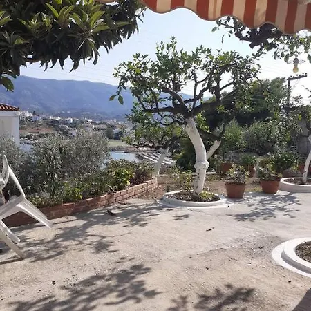 Garden Sea View Apartment *